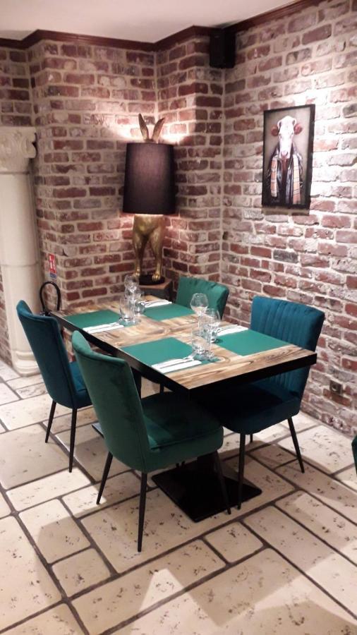 Hotel Les Remparts à La Madelaine-sous-Montreuil Extérieur photo