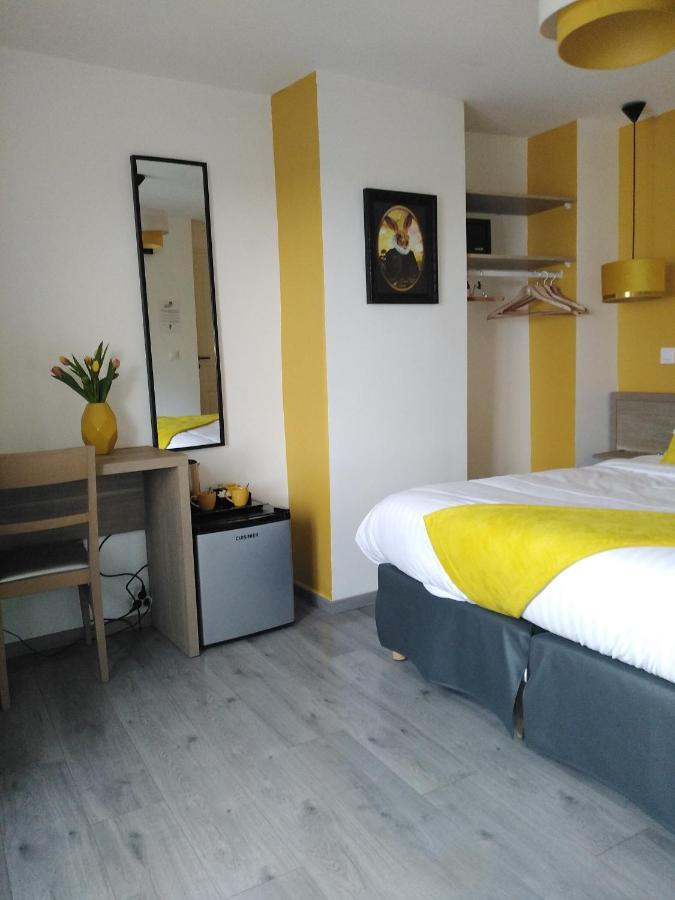 Hotel Les Remparts à La Madelaine-sous-Montreuil Extérieur photo